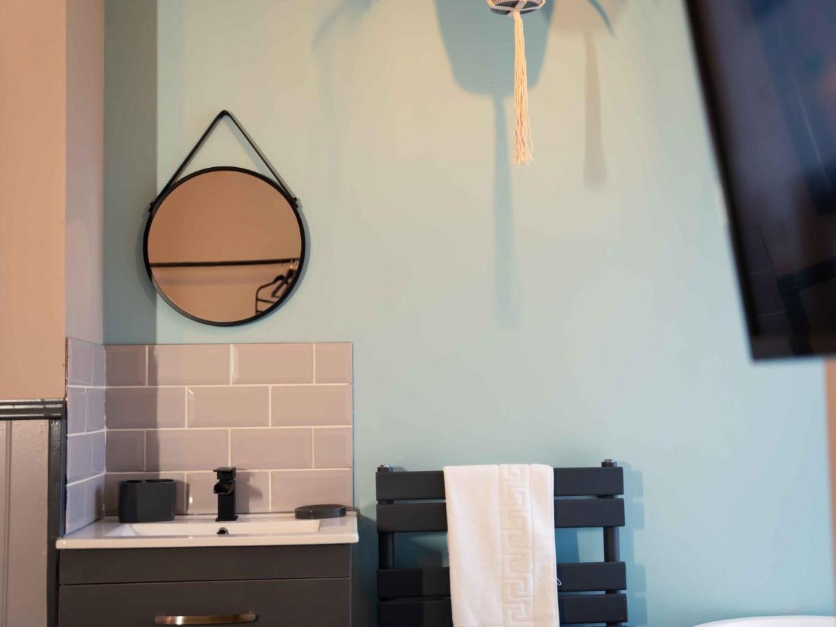Pass The Keys Amazing, Newly Renovated 5Bedroom House Sleeps 10 Scarborough Exterior foto