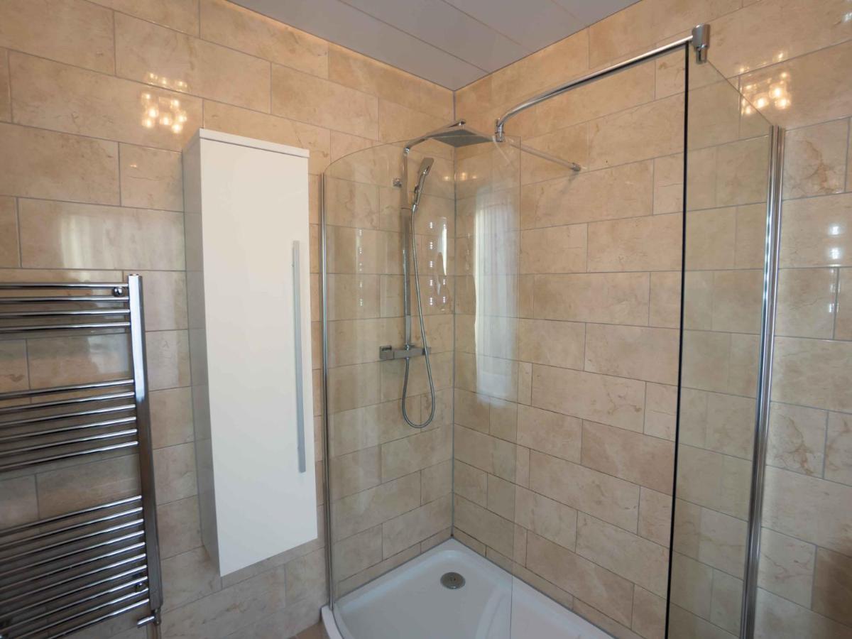Pass The Keys Amazing, Newly Renovated 5Bedroom House Sleeps 10 Scarborough Exterior foto